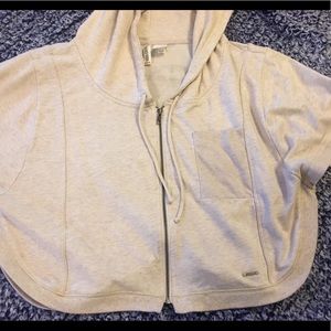 Hang ten 🏄🏼‍♀️ poncho zipper pul over